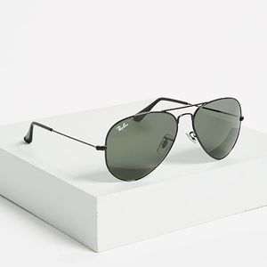 Ray-Ban classic aviator sunglasses in black. 58mm.